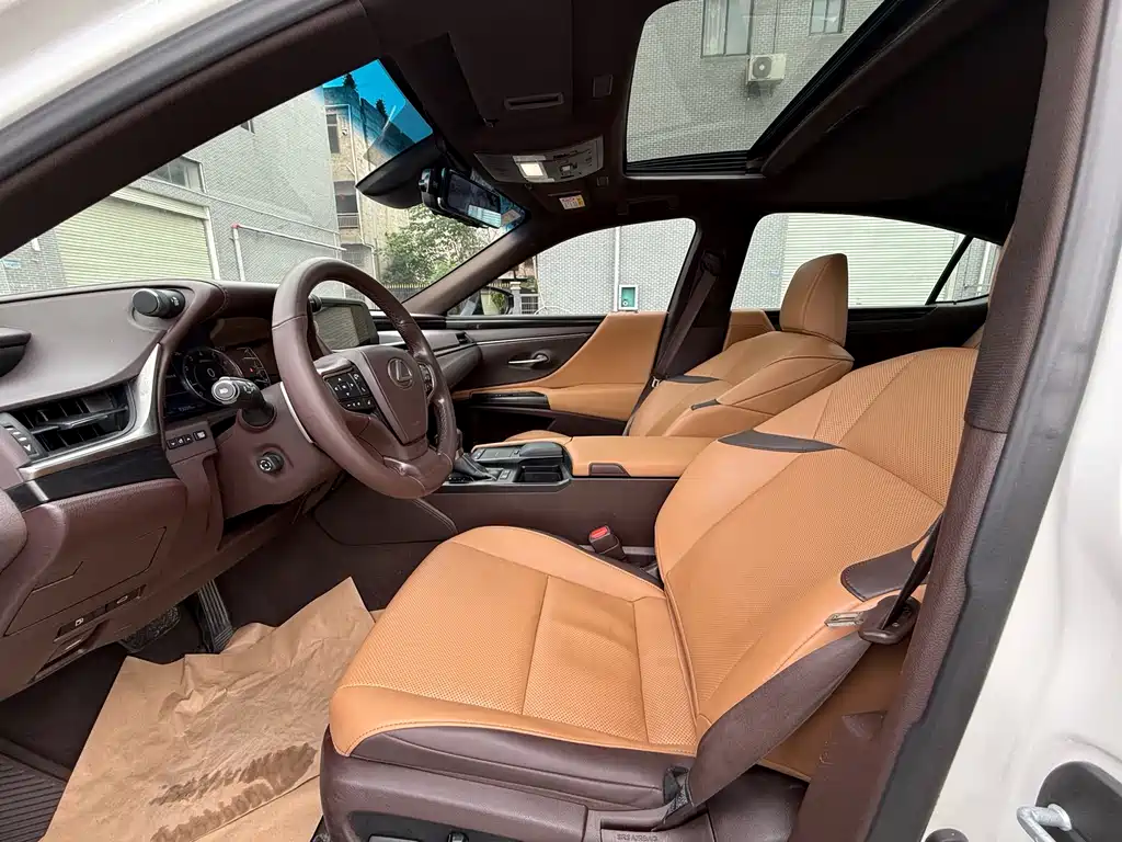 Lexus ES 2020 200 Excellence Edition купить на сайте DeffCars