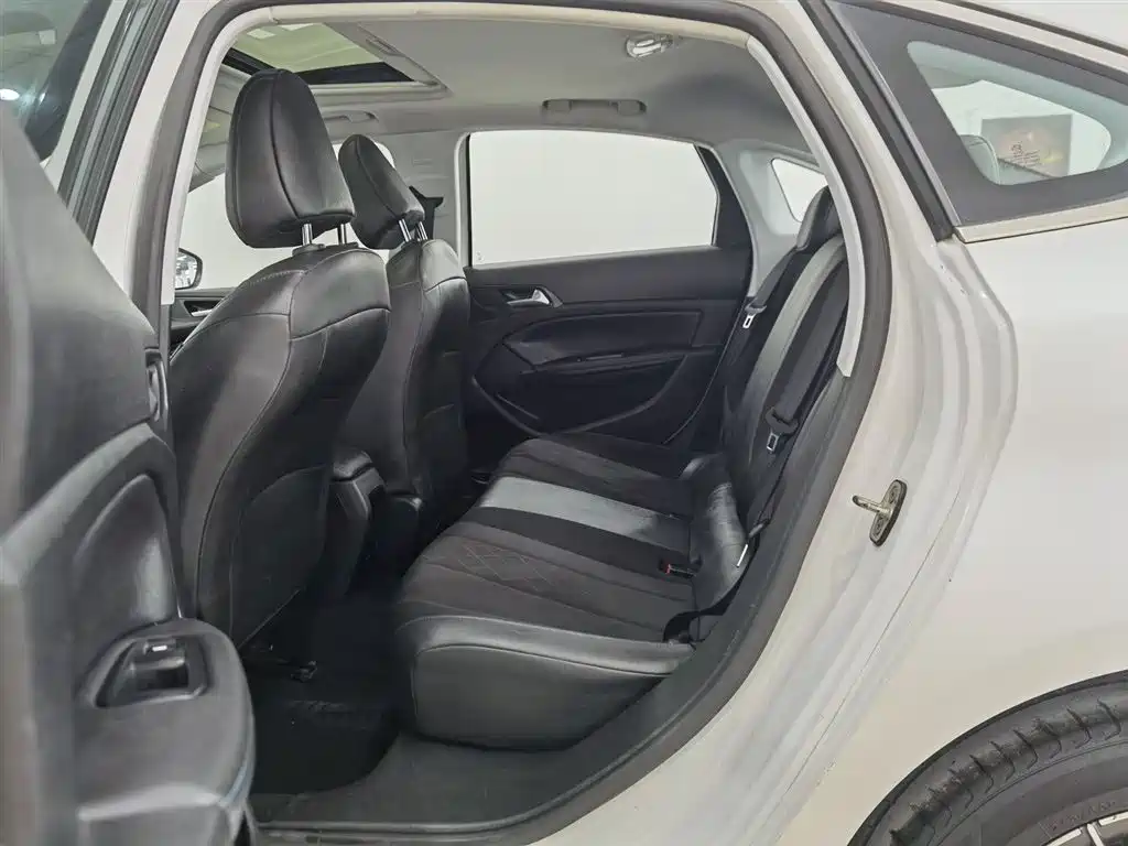 Peugeot 308 2016 1.6L automatic luxury version купить на сайте DeffCars