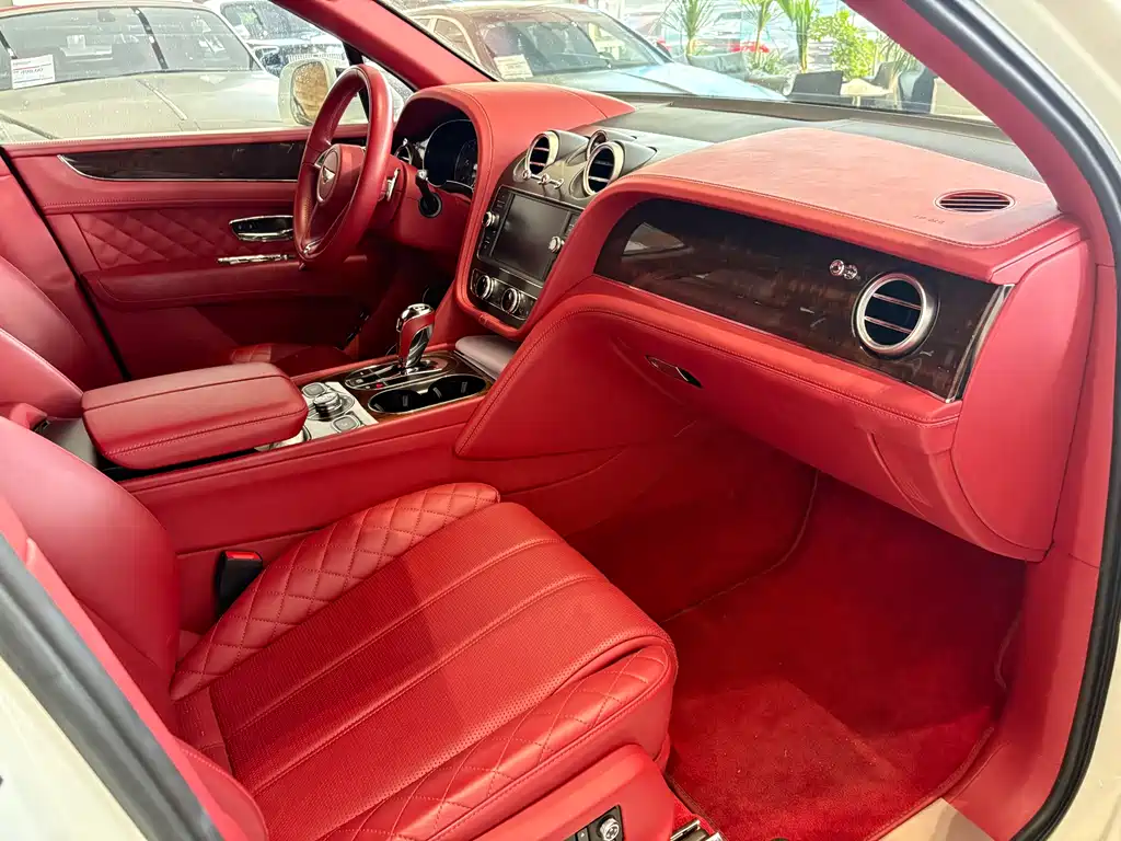Bentayga 2017 6.0T Standard Edition купить на сайте DeffCars