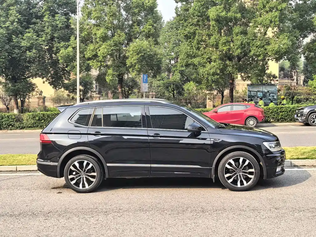 Tiguan L 2021 330TSI automatic two-wheel drive R-Line version купить на сайте DeffCars