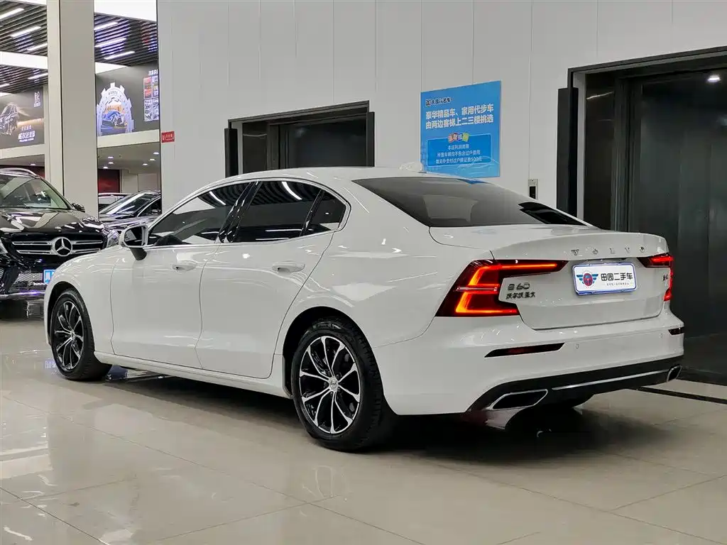 Volvo S60 2022 B4 Zhiyi Luxury Edition купить на сайте DeffCars