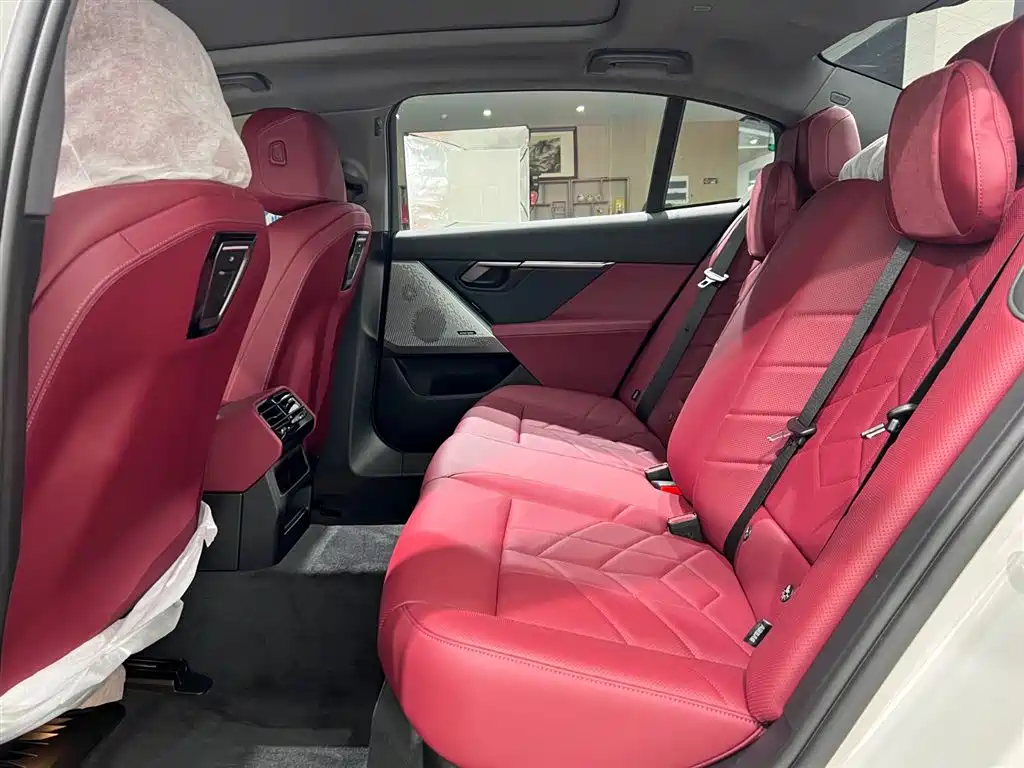 BMW 5 Series 2025 530Li Leading M Sports Package купить на сайте DeffCars