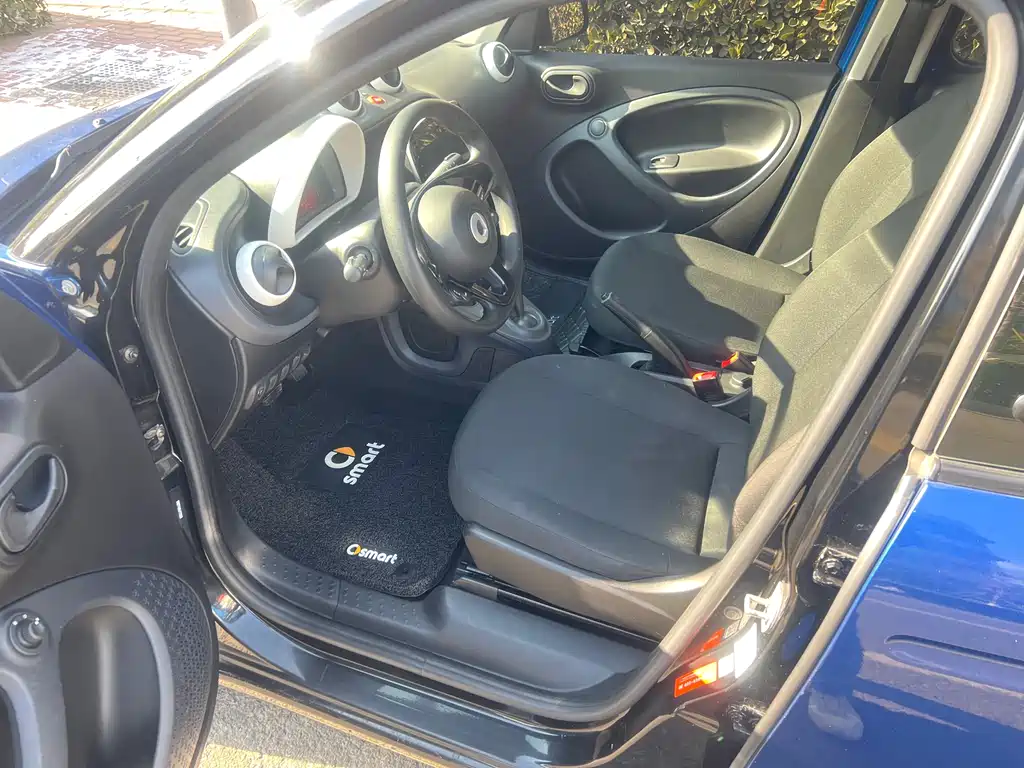smart forfour 2018 1.0L 52kW smart version купить на сайте DeffCars
