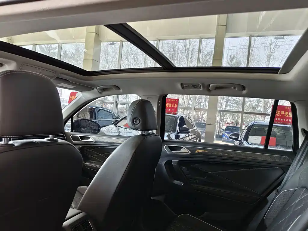 Tiguan L 2024 330TSI automatic two-wheel drive R-Line version купить на сайте DeffCars