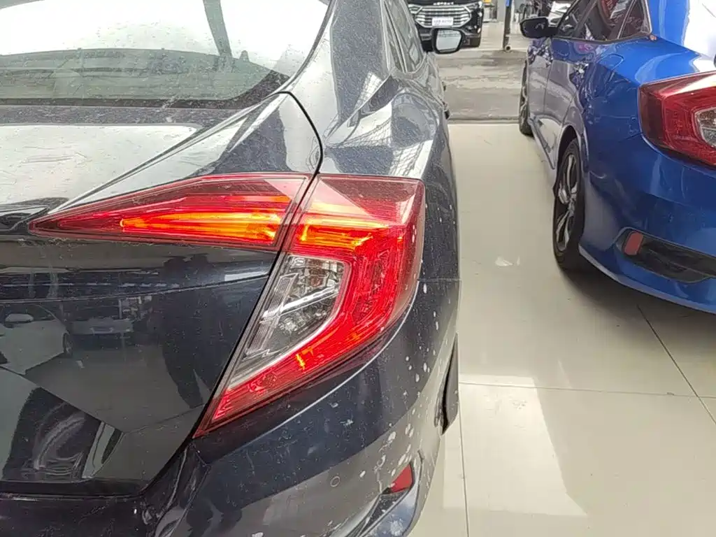 Civic 2019 220TURBO CVT Combustion Edition Country VI купить на сайте DeffCars
