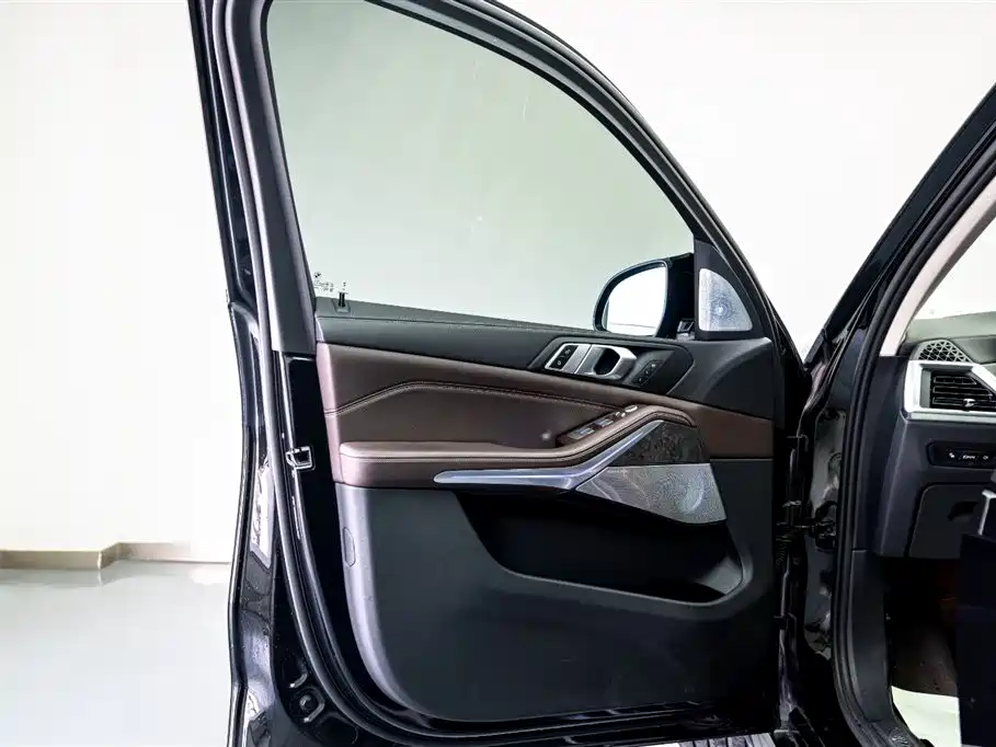 BMW X5 2023 xDrive 30Li Exclusive M Sports Night Package купить на сайте DeffCars
