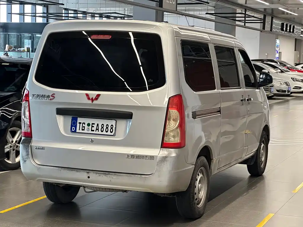 Wuling Rongguang S 2021 1.2L basic 7-seat LSI купить на сайте DeffCars