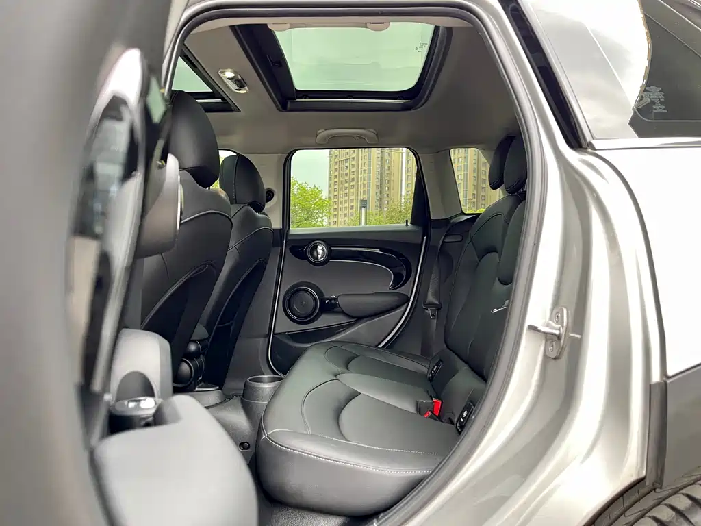 MINI 2023 1.5T COOPER Artist Five-Door Edition купить на сайте DeffCars