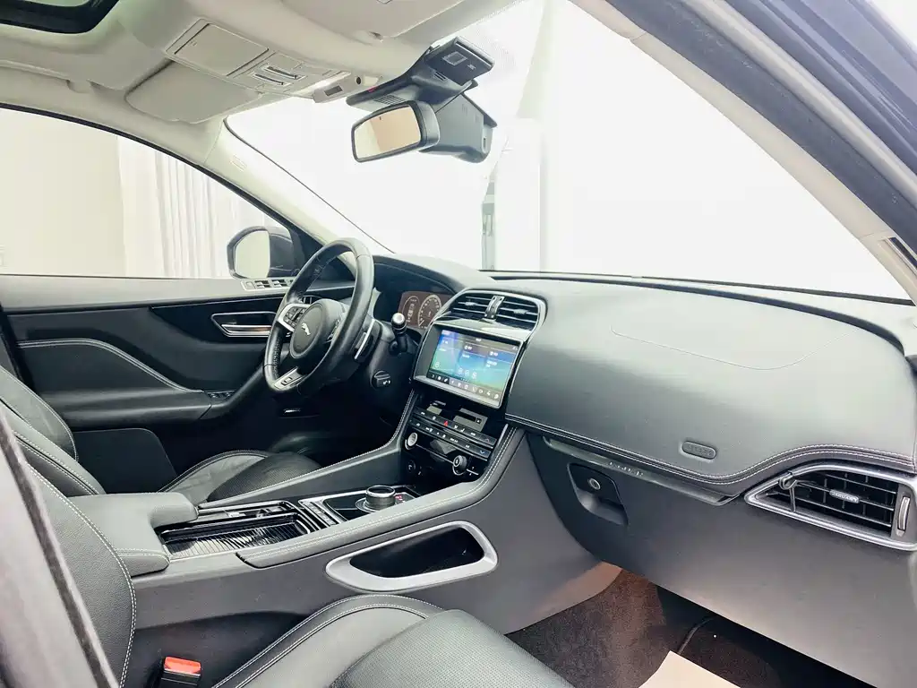 Jaguar F-PACE 2019 2.0T four-wheel drive R-Sport sports version купить на сайте DeffCars