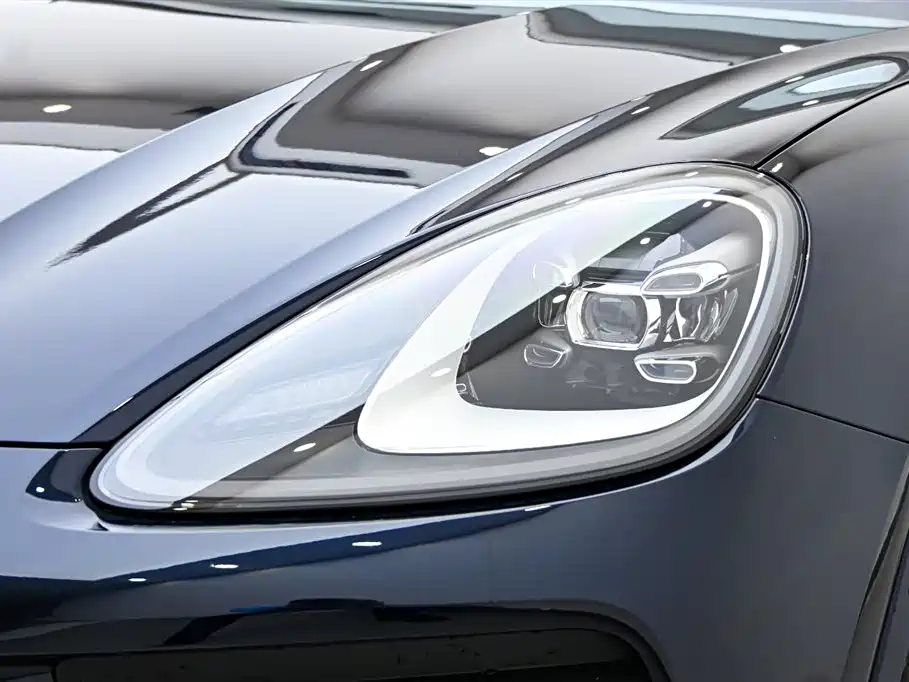 Cayenne New Energy 2023 Cayenne E-Hybrid 2.0T Platinum Edition купить на сайте DeffCars