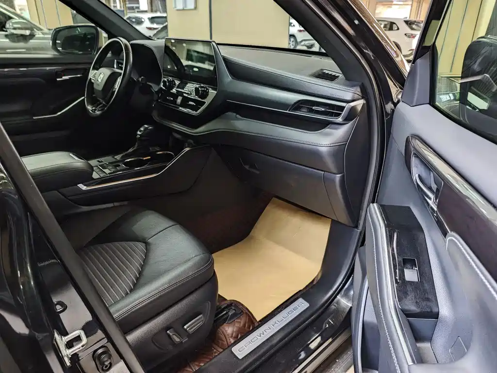 Crown Lufang 2021 2.5L HEV four-wheel drive premium version купить на сайте DeffCars
