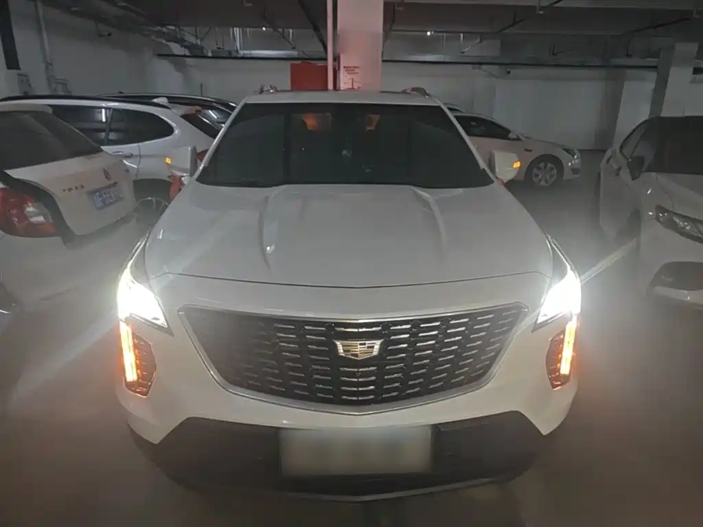 Cadillac XT4 2022 28T two-wheel drive fashion model купить на сайте DeffCars