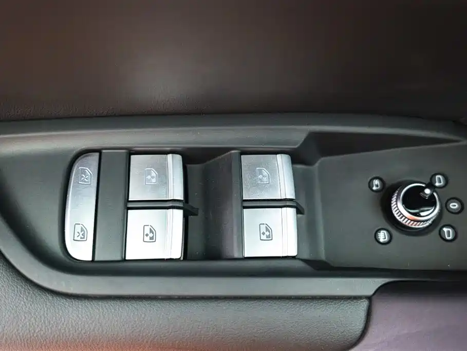 Audi Q5L 2026 45th Anniversary Collector's Edition 45 TFSI Luxurious and Dynamic купить на сайте DeffCars