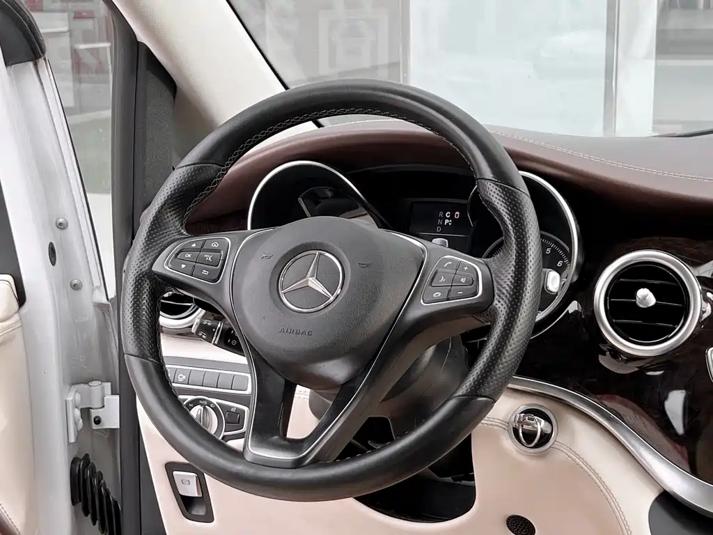 Mercedes-Benz V-Class 2018 V 260 L Premium Extended Edition National VI купить на сайте DeffCars