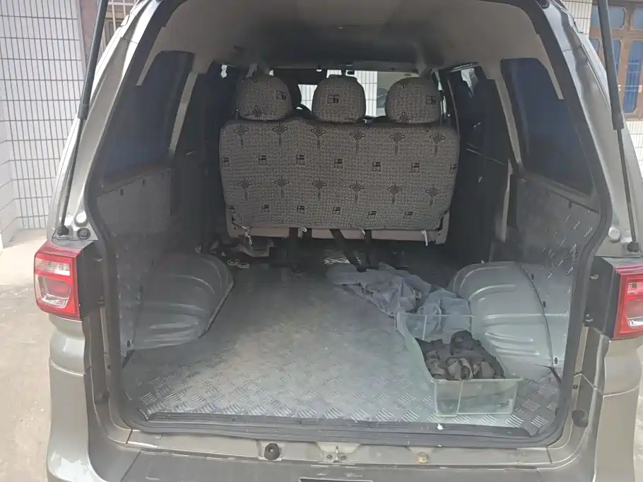 Lingzhi 2023 M5 1.6L practical 5-seater купить на сайте DeffCars