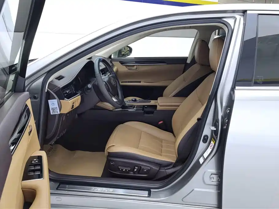 Lexus ES 2015 200 Elite Edition купить на сайте DeffCars