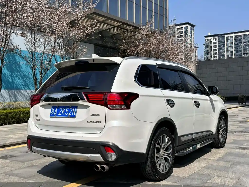 Outlander 2017 2.0L 2WD Honor Edition 5 seats купить на сайте DeffCars