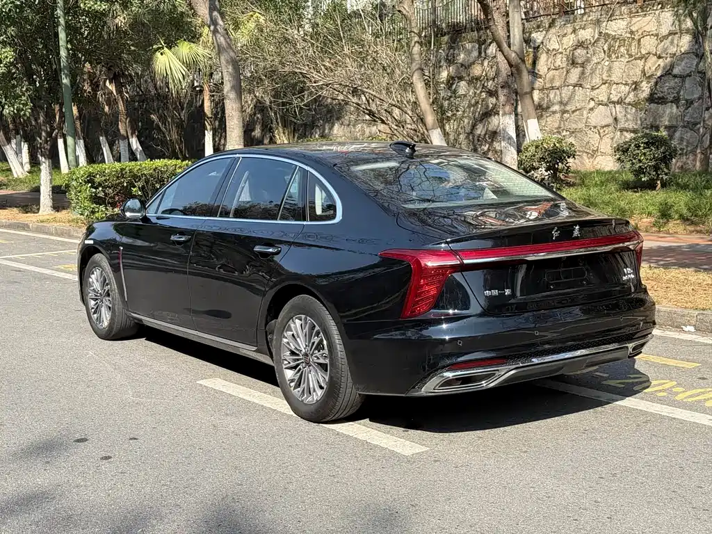Hongqi H5 2023 1.5T DCT Zhilian Qiyun Edition купить на сайте DeffCars