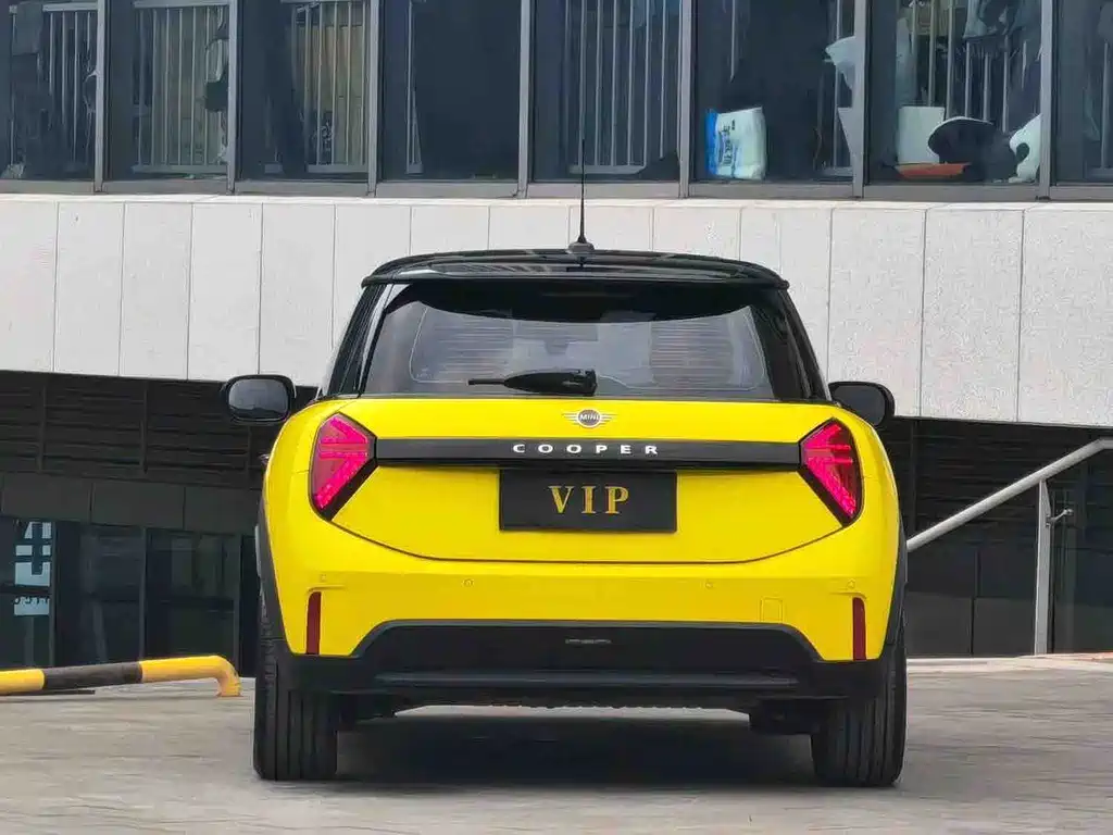 Mini 2025 1.5T COOPER Classic Three-Door Edition купить на сайте DeffCars