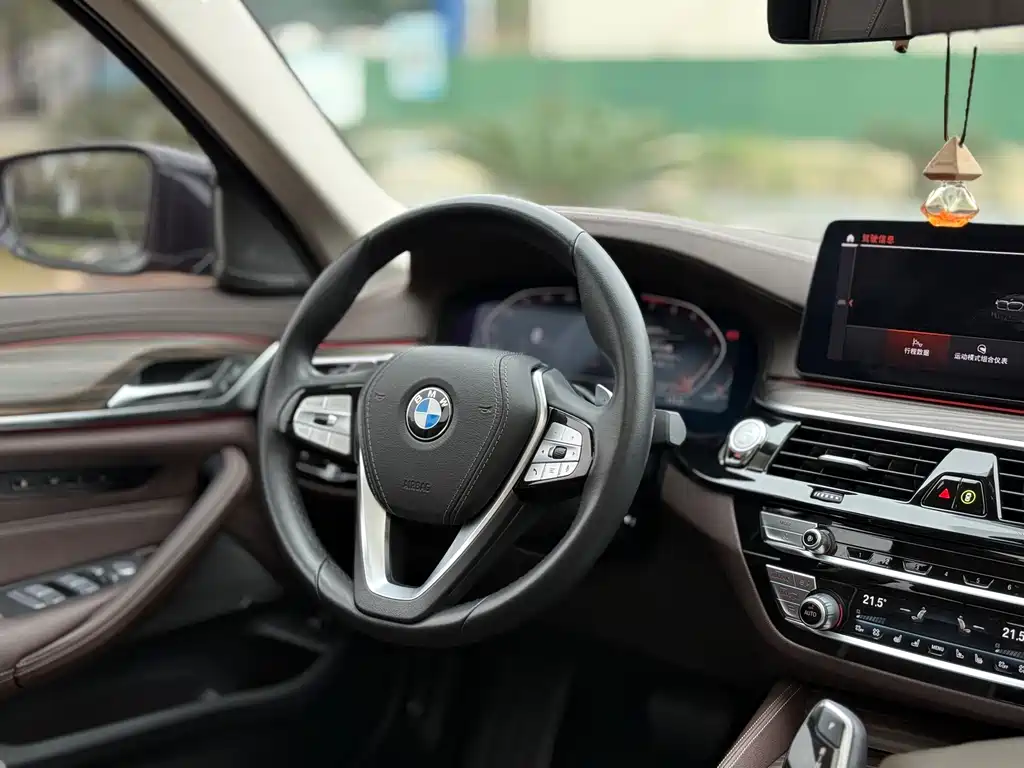 BMW 5 Series 2022 Facelift 2 530Li Exclusive Luxury Package купить на сайте DeffCars