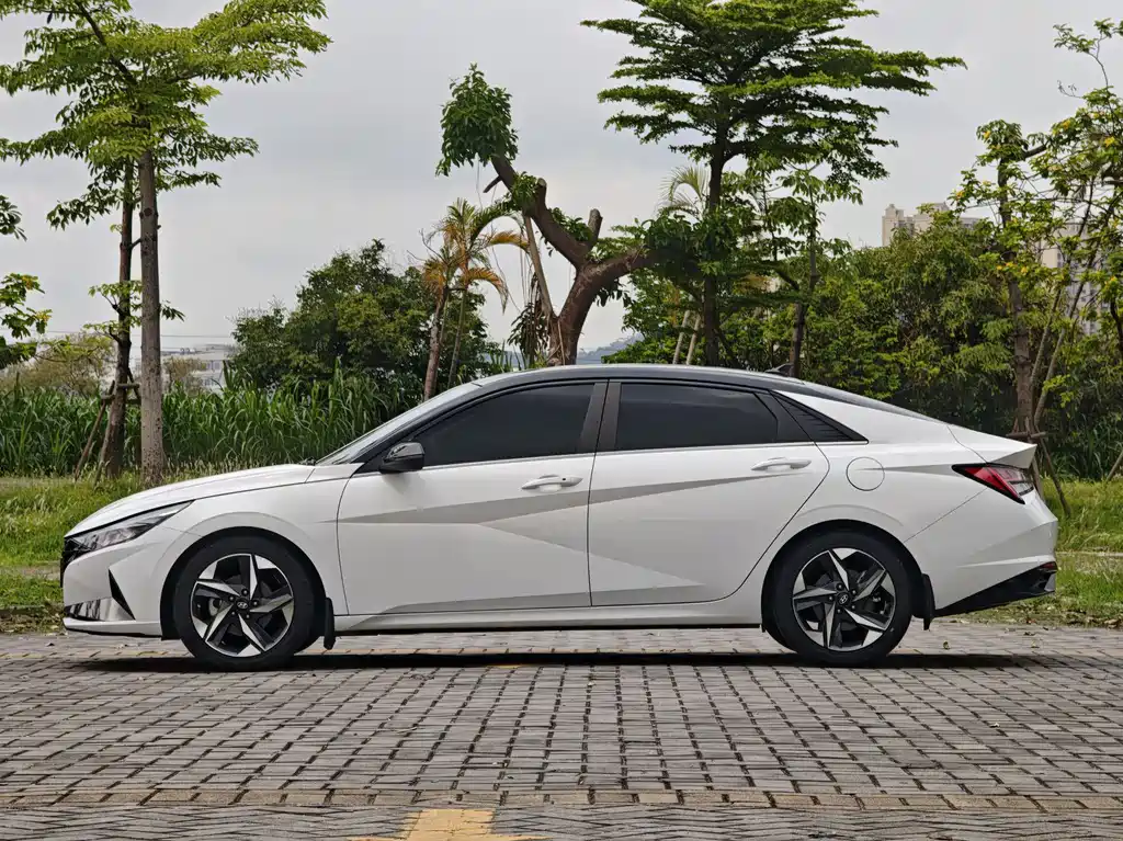 Elantra 2022 1.5L CVT LUX Premium Edition купить на сайте DeffCars