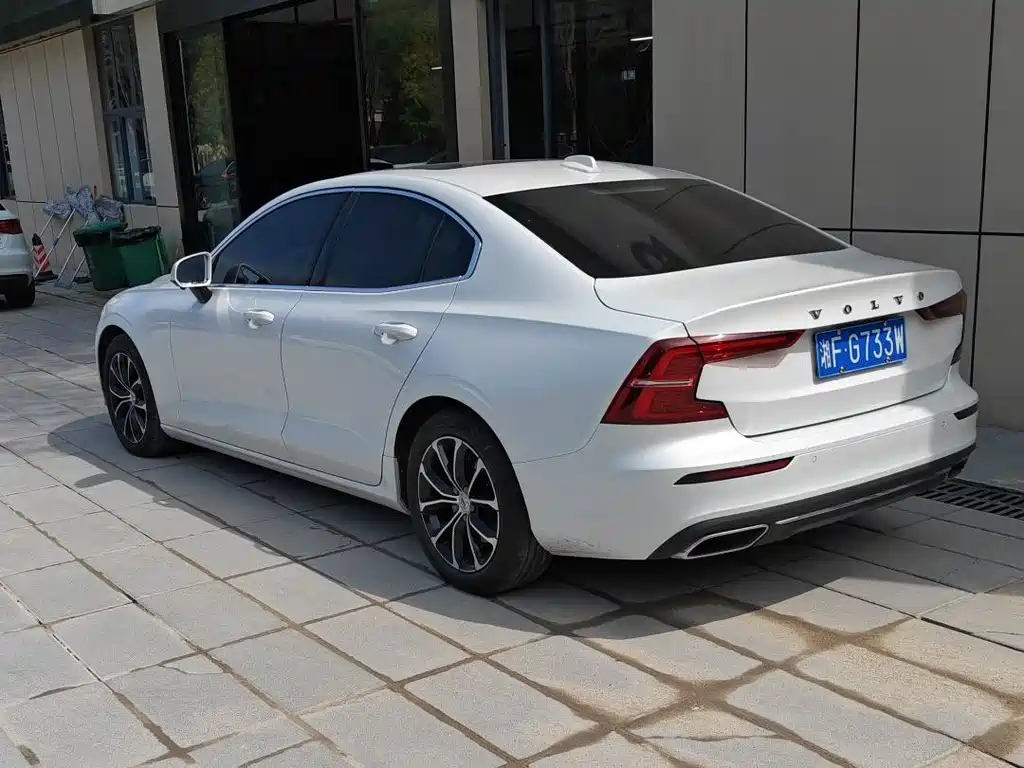 Volvo S60 2021 T4 Zhiyuan Sport Edition купить на сайте DeffCars