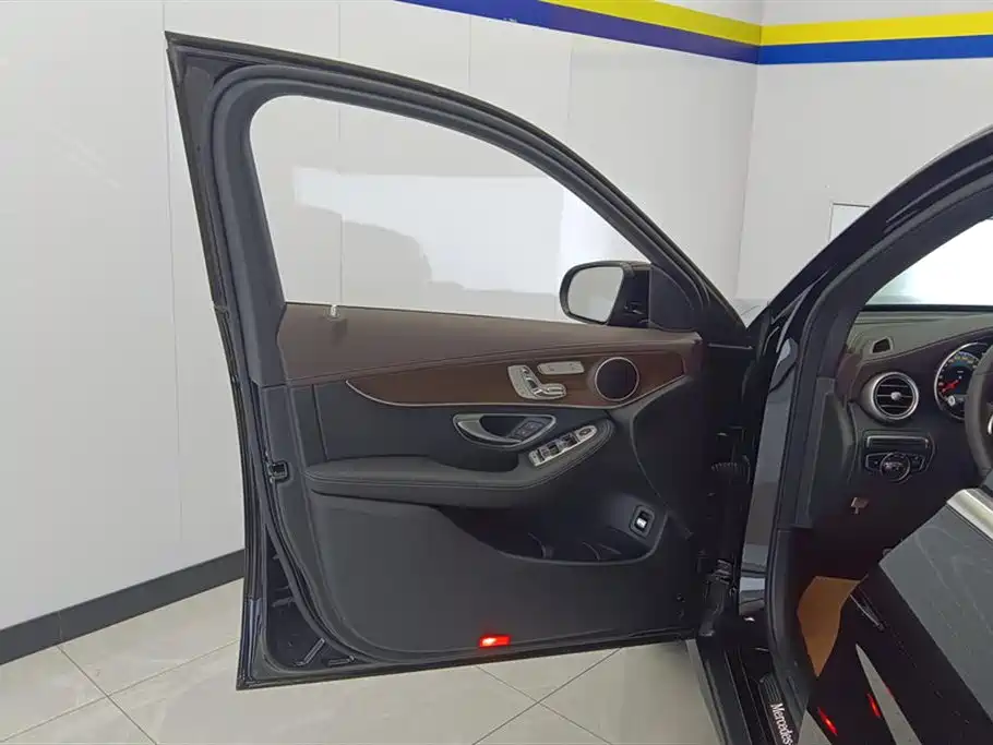 Mercedes-Benz GLC 2022 facelift GLC 260 L 4MATIC luxury model купить на сайте DeffCars