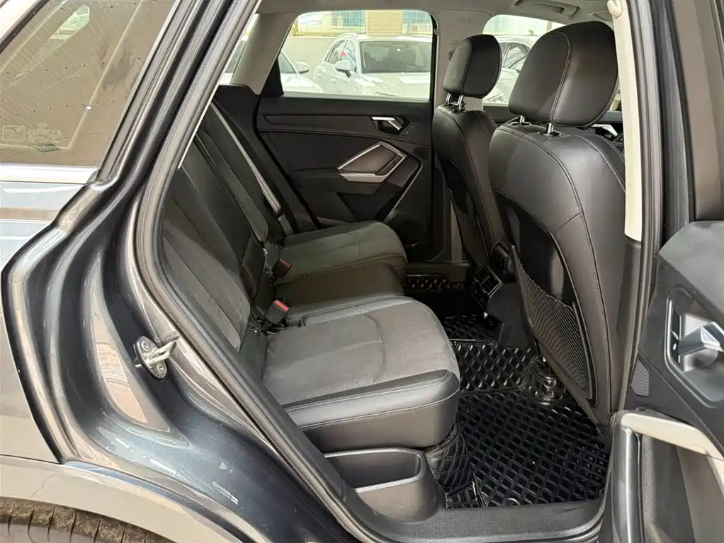 Audi Q3 2023 35 TFSI Fashionable and Dynamic (1.4T) купить на сайте DeffCars