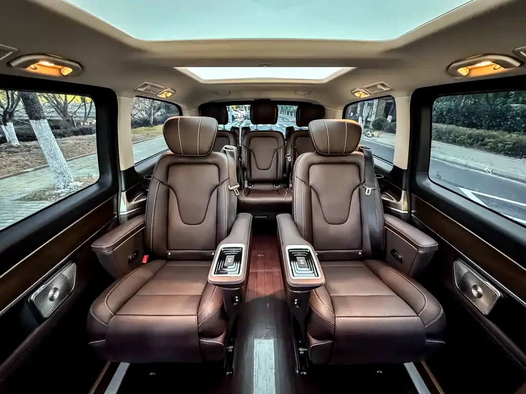 Mercedes-Benz V-Class 2022 V 260 L Long Wheelbase Premium Edition купить на сайте DeffCars