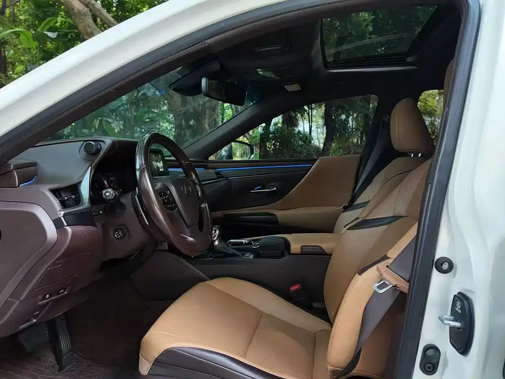Lexus ES 2018 200 Excellence Edition National V купить на сайте DeffCars