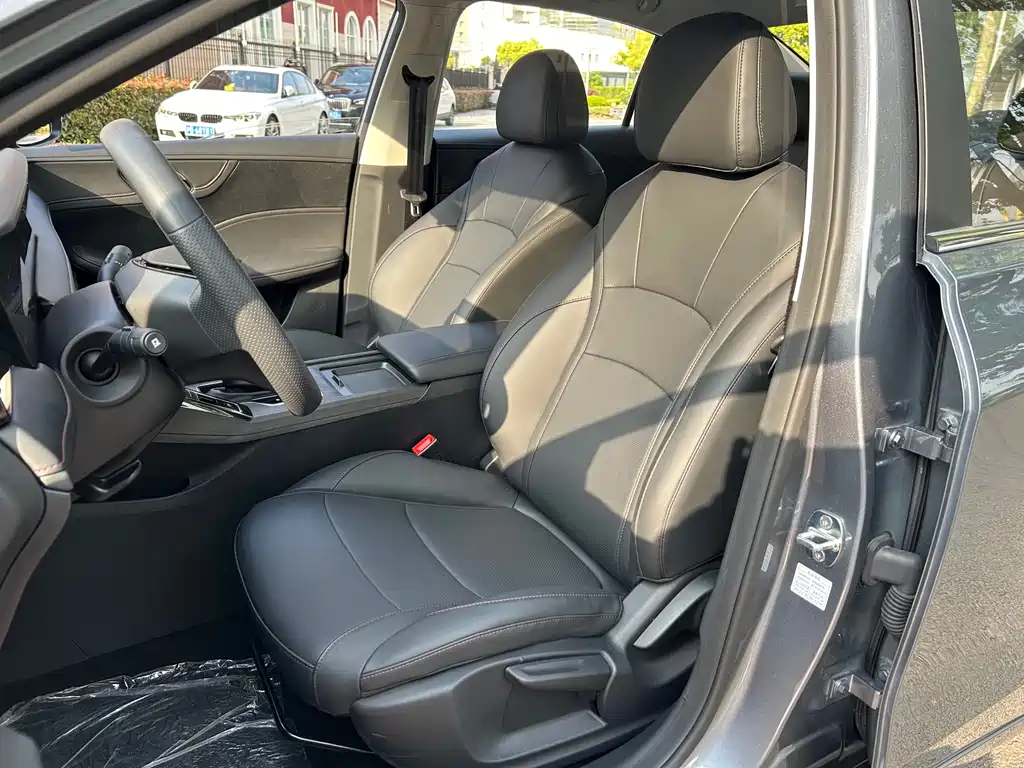Roewe i5 2026 1.5L CVT Deluxe Edition купить на сайте DeffCars