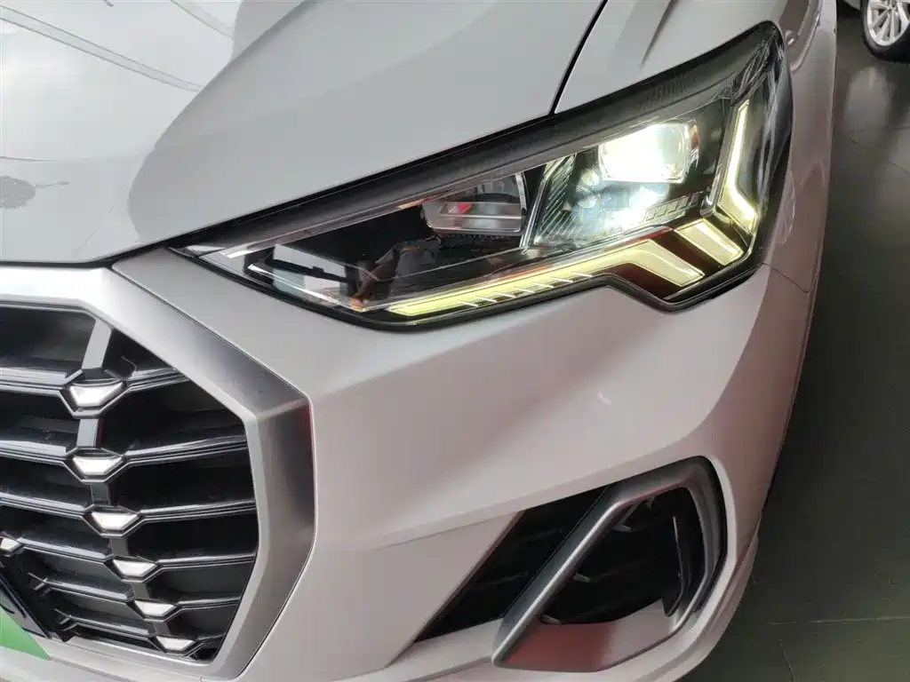 Audi Q3 2019 35 TFSI aggressive and dynamic купить на сайте DeffCars