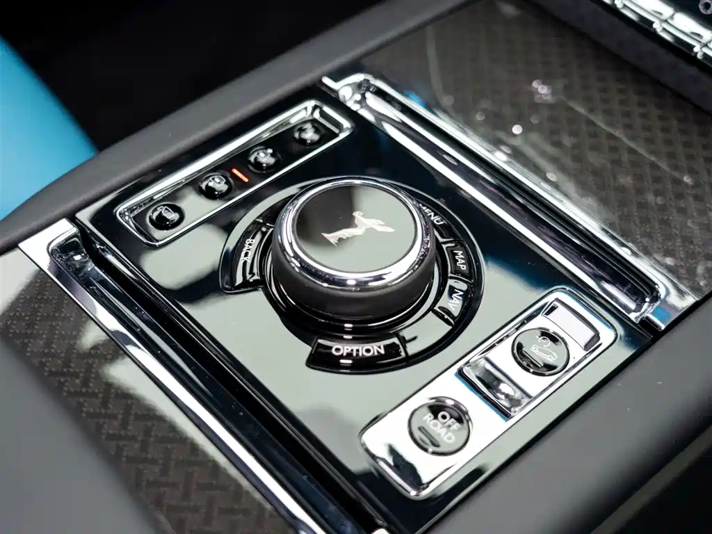 Cullinan 2024 Black Badge купить на сайте DeffCars