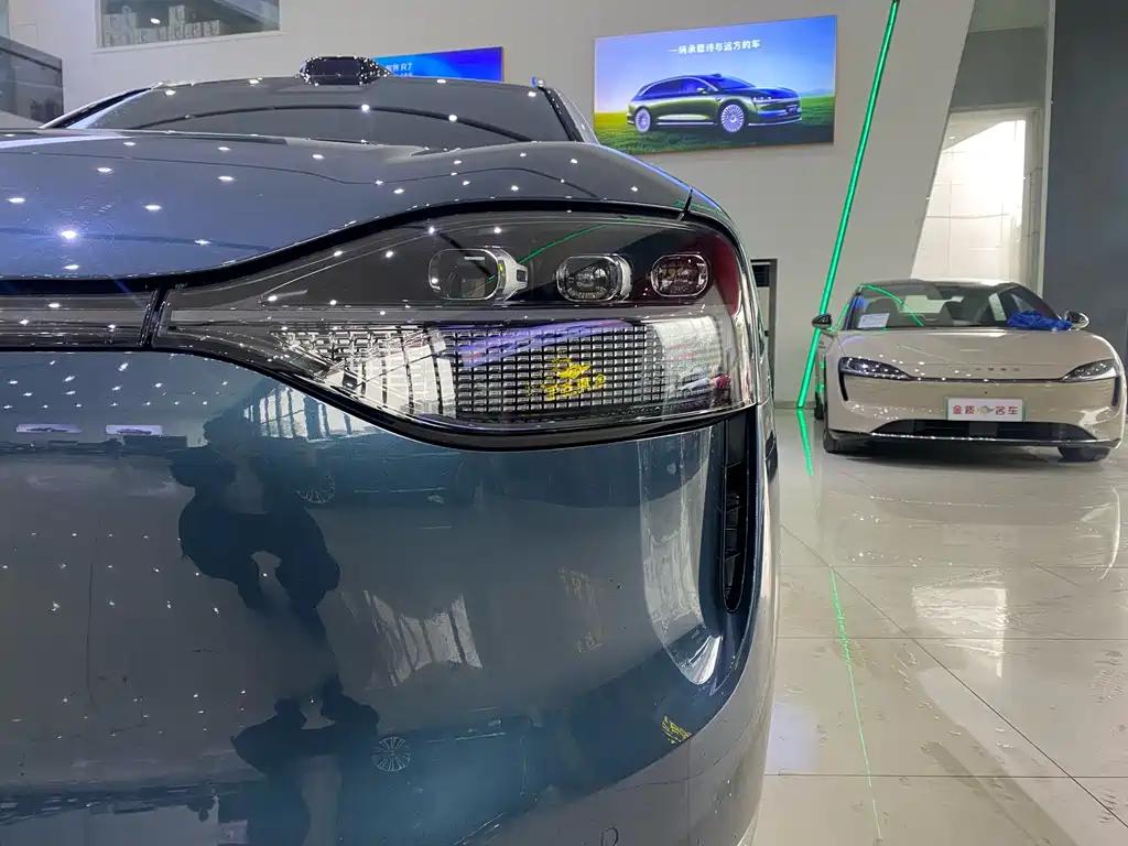 Wenjie M9 2024 extended range Ultra version 42kWh 6-seater version купить на сайте DeffCars