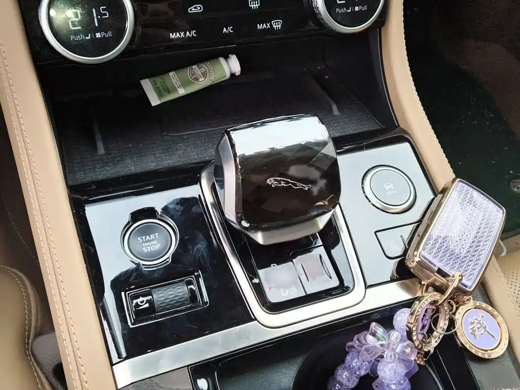 Jaguar XFL 2024 2.0T P250 two-wheel drive exclusive luxury version купить на сайте DeffCars