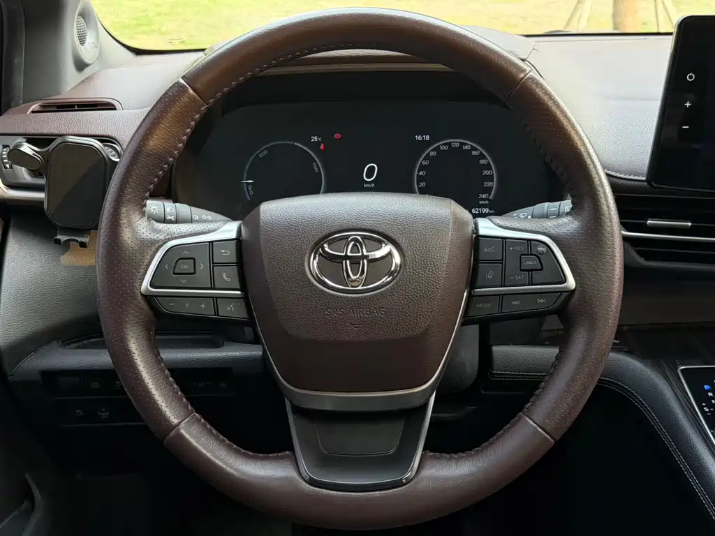 SIENNA 2023 2.5L Hybrid Platinum Edition купить на сайте DeffCars
