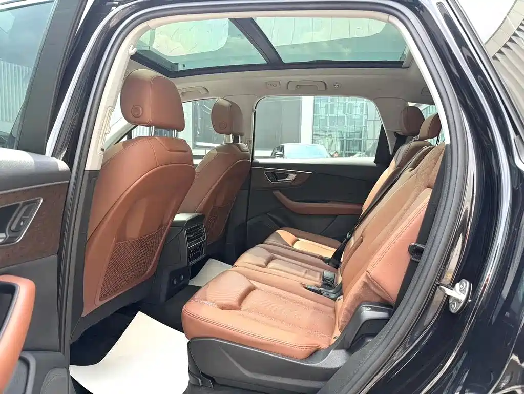 Audi Q7 2021 55 TFSI quattro S line sports version купить на сайте DeffCars