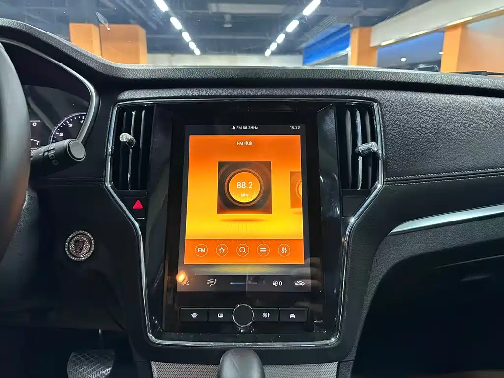 Roewe RX5 2019 20T two-wheel drive automatic 4G interconnected platinum version купить на сайте DeffCars
