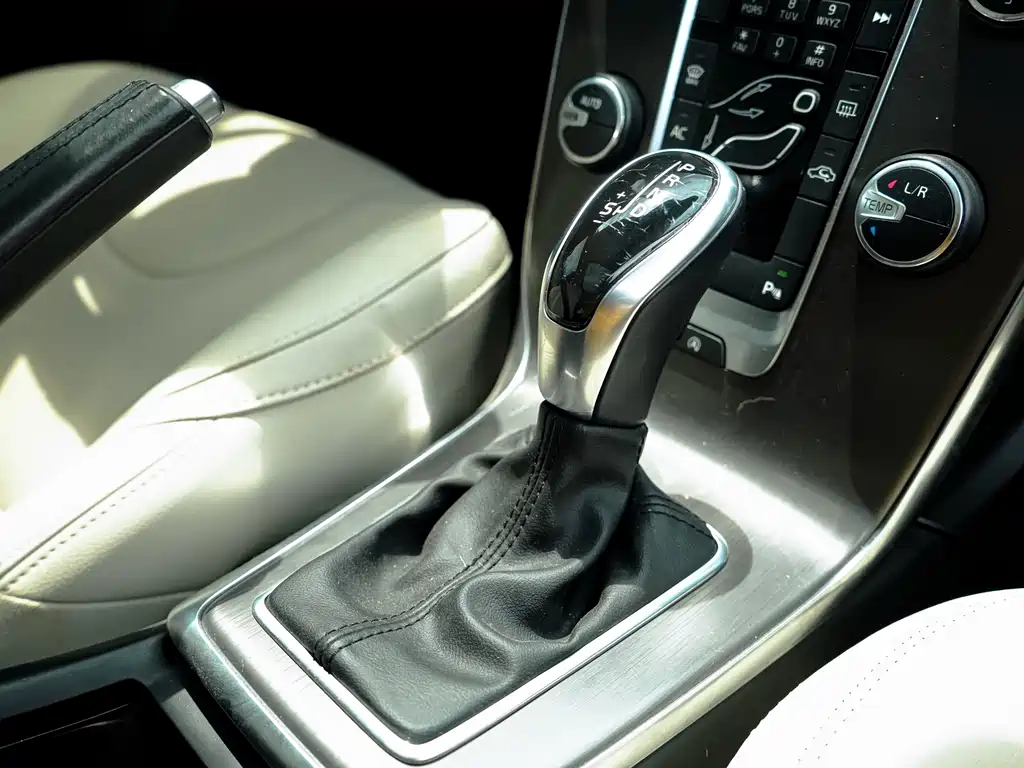 Volvo V40 2015 1.6T Zhiyi Edition купить на сайте DeffCars