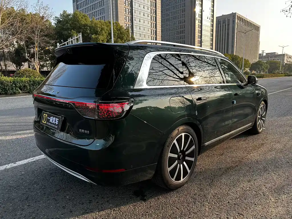 Wenjie M9 2025 extended range Ultra version 52kWh 6-seater version (192-line lidar) купить на сайте DeffCars