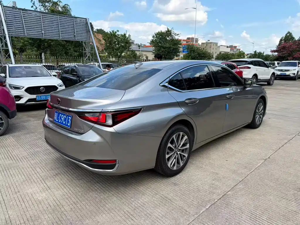 Lexus ES 2022 200 Excellence Edition купить на сайте DeffCars