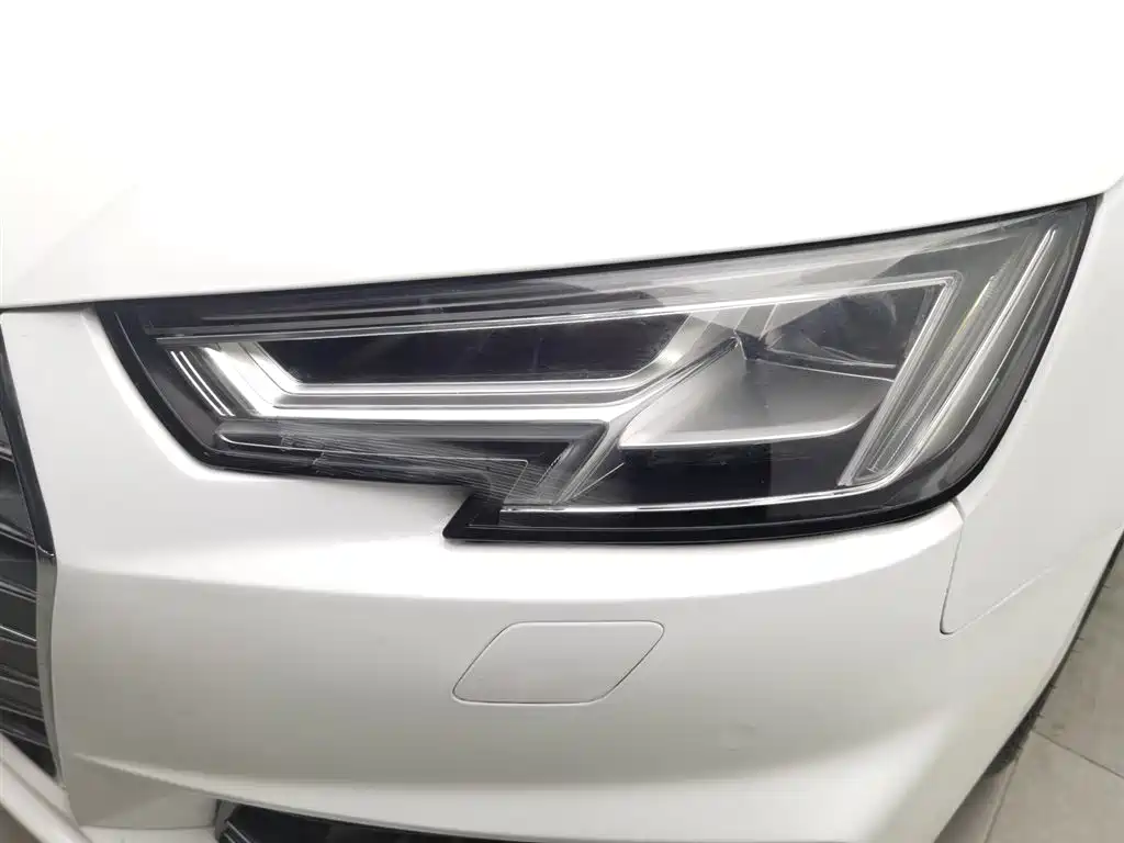 Audi A4L 2018 30th Anniversary Model 40 TFSI Fashion Model купить на сайте DeffCars