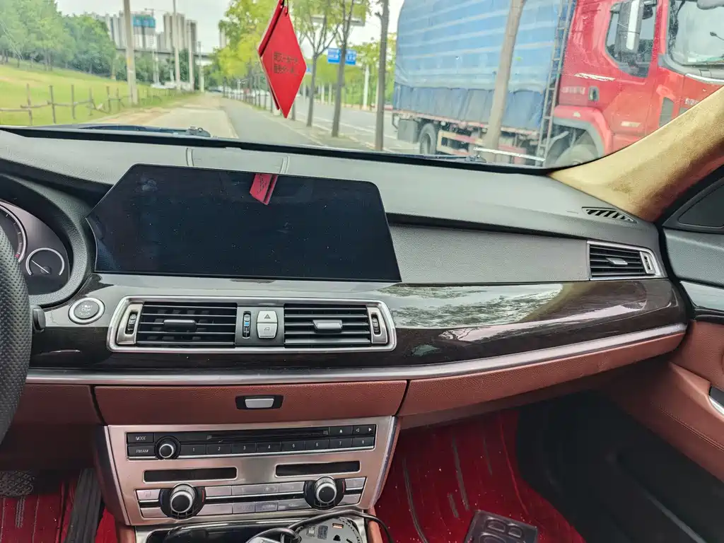BMW 5 Series GT 2013 535i Classic купить на сайте DeffCars