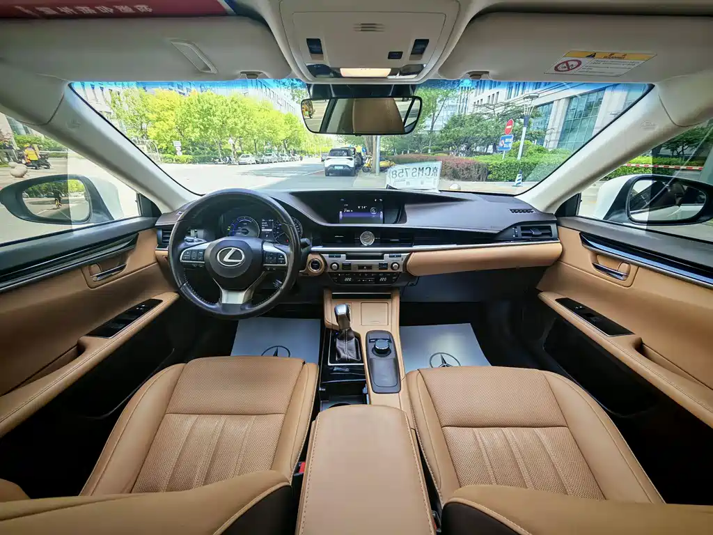 Lexus ES 2015 300h Comfort Edition купить на сайте DeffCars