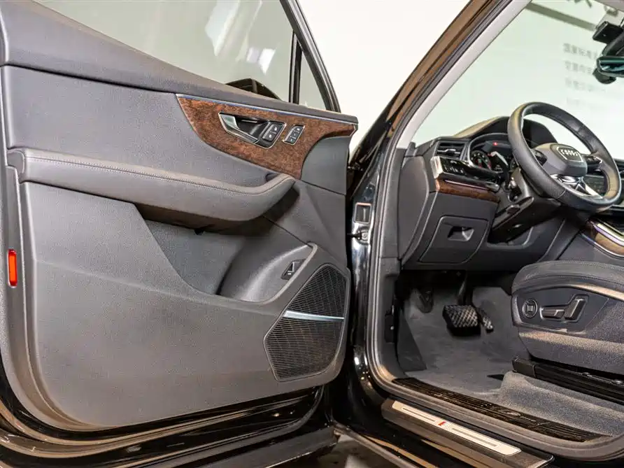 Audi Q7 2023 55 TFSI quattro S line sports version купить на сайте DeffCars