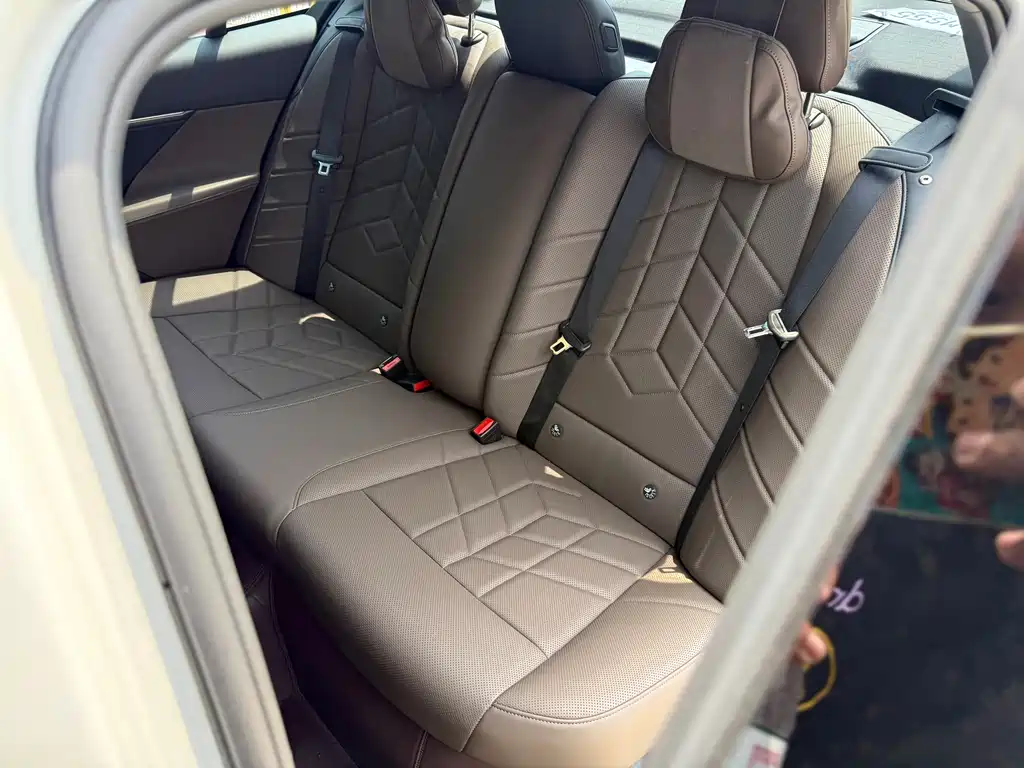 BMW 5 Series 2024 530Li Leading Luxury Package купить на сайте DeffCars
