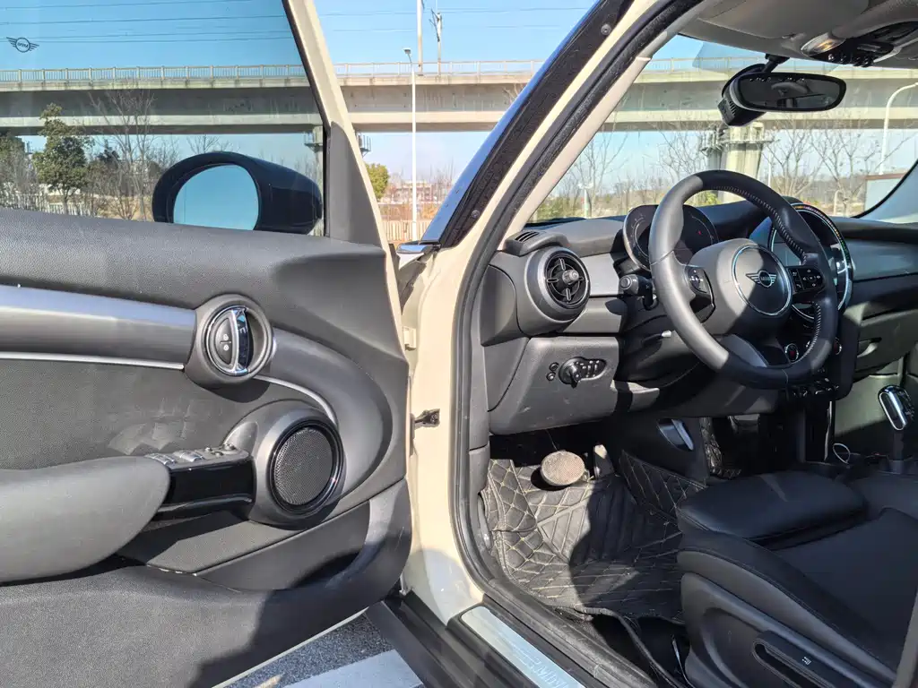 MINI 2022 1.5T COOPER Artist Five-Door Edition купить на сайте DeffCars