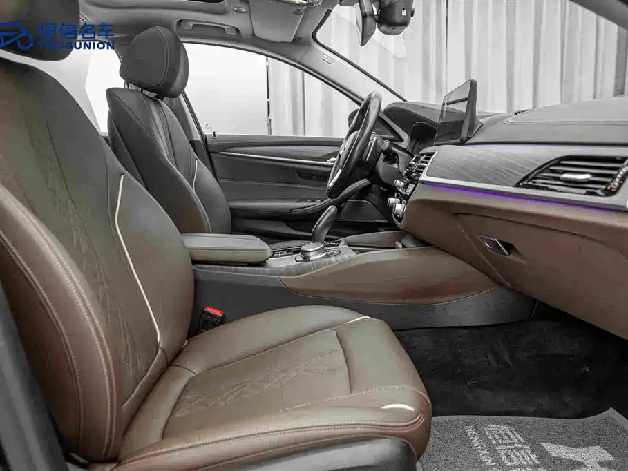 BMW 5 Series 2022 530Li Leading Luxury Package купить на сайте DeffCars
