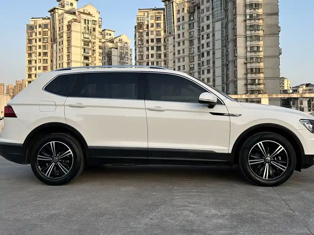 Tiguan L 2021 330TSI automatic two-wheel drive smart version купить на сайте DeffCars