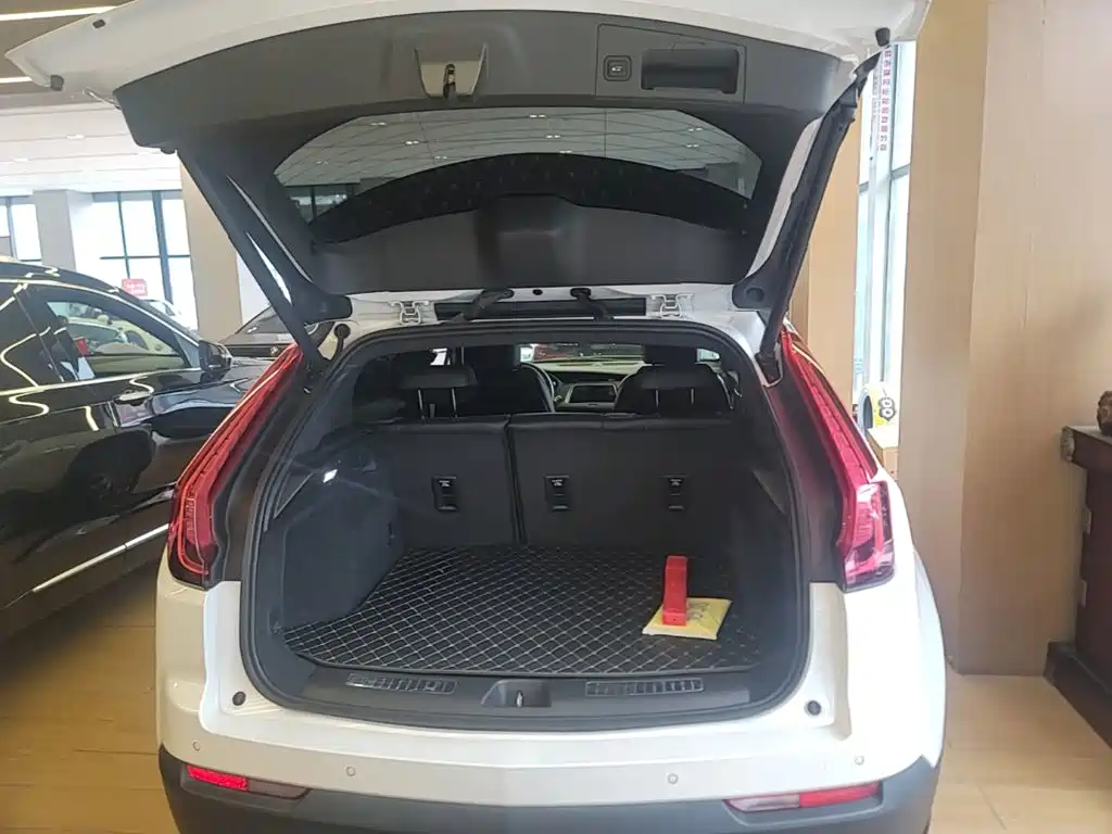 Cadillac XT4 2021 28T two-wheel drive leading model купить на сайте DeffCars